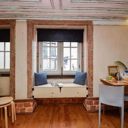 Alfama Charming And Rustic Apartment Lisbon