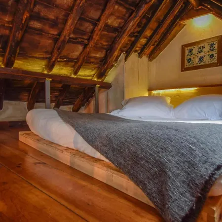 Alfama Charming And Rustic Apartment Lisbon