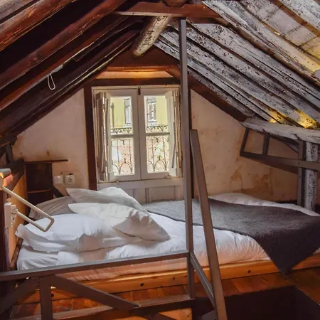 Alfama Charming And Rustic Apartment