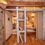 Alfama Charming And Rustic Apartment